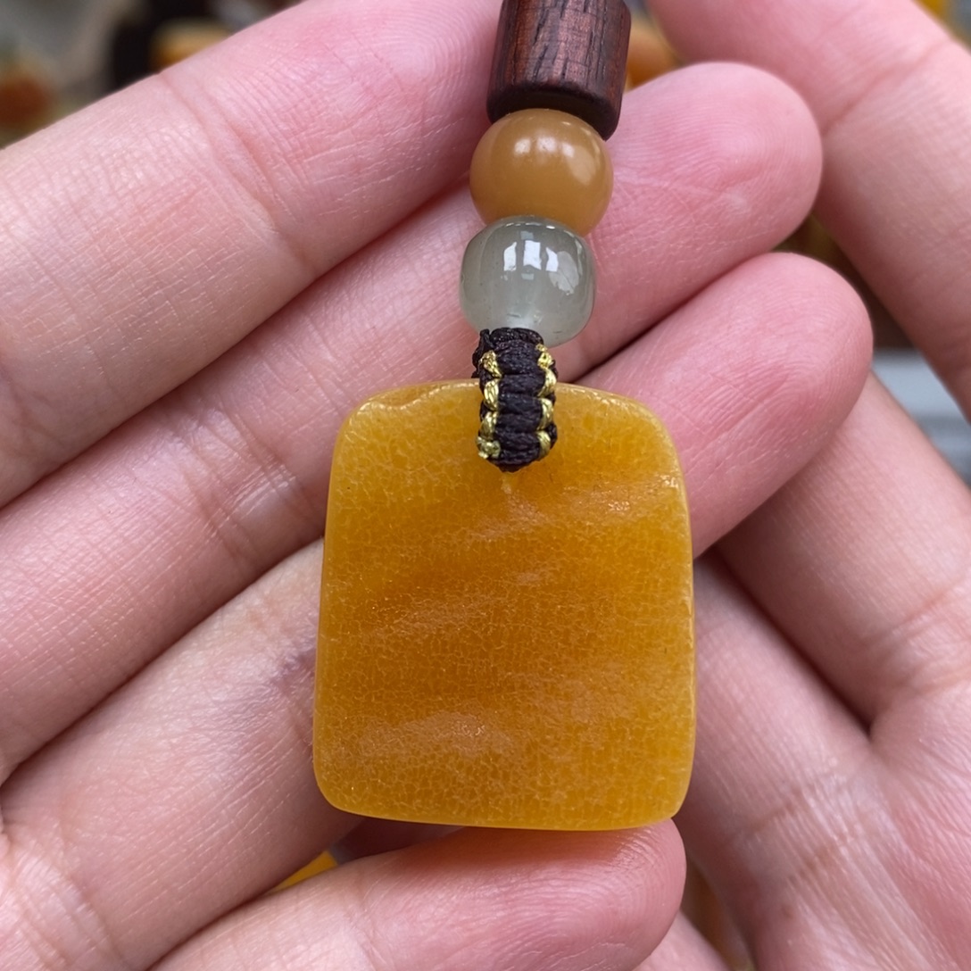 蜜蜡未镶嵌珠宝奇石