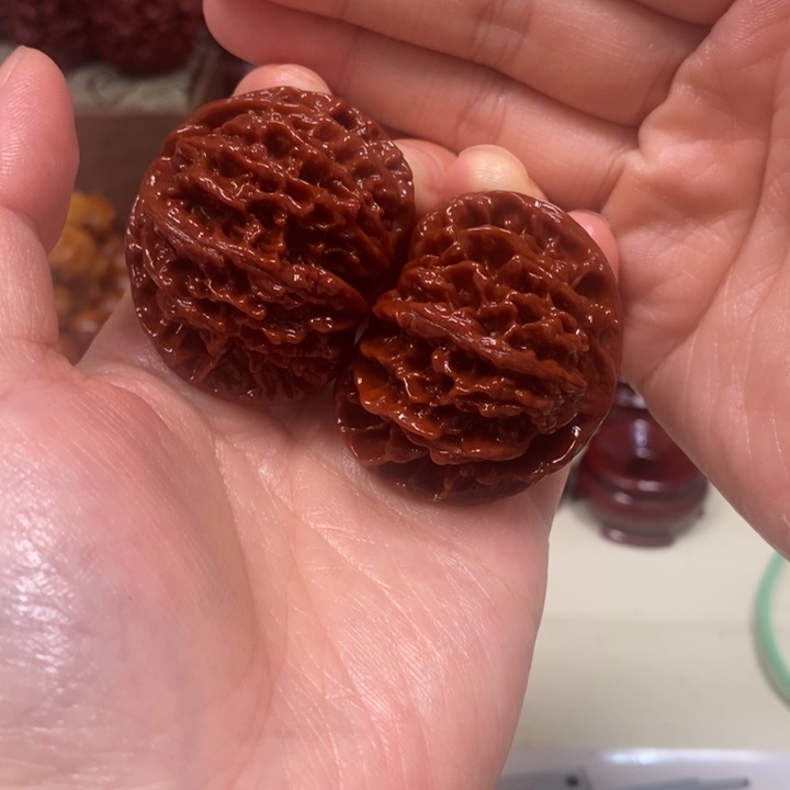 文玩核桃吊坠玉玲珑