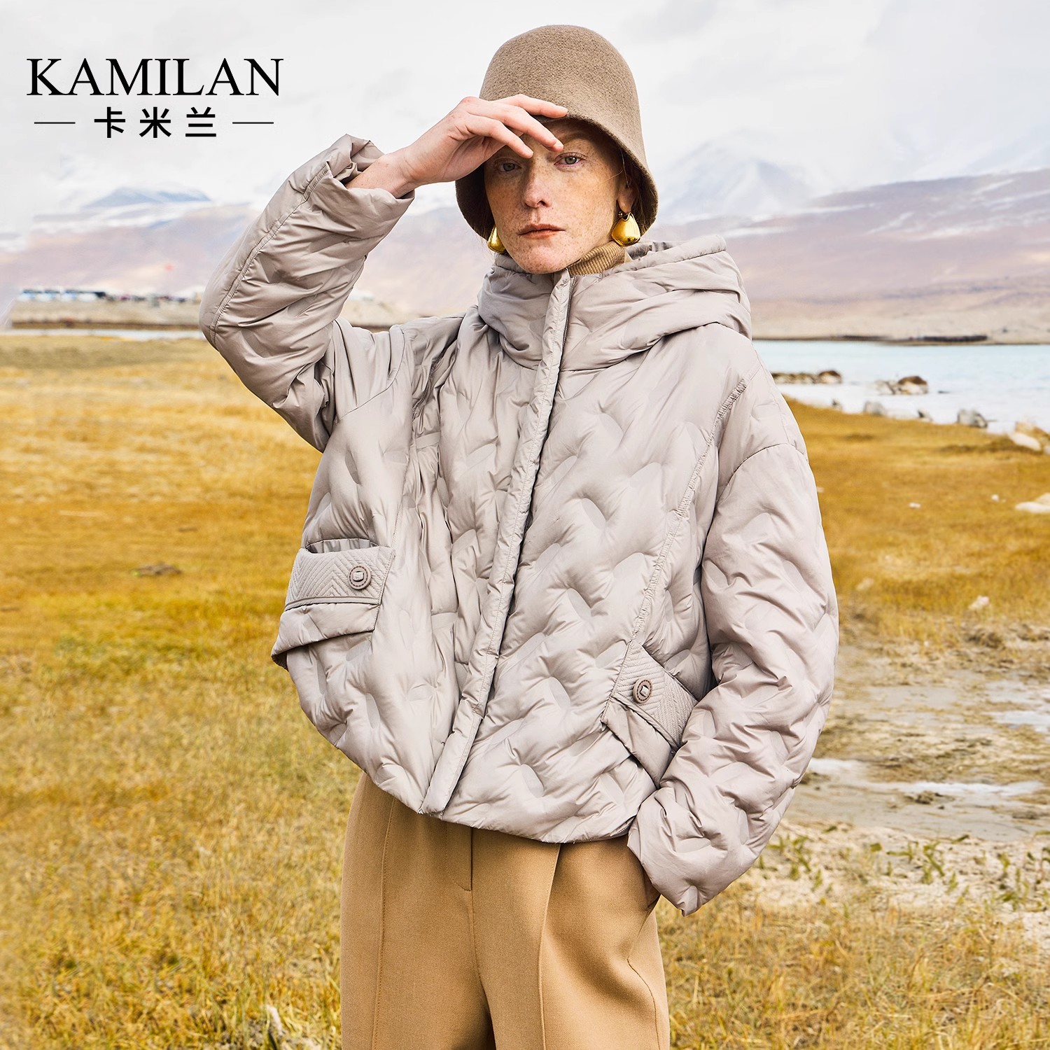 卡米兰短款时尚羽绒服女2024冬季新款休闲百搭白鸭绒羽绒外套连帽