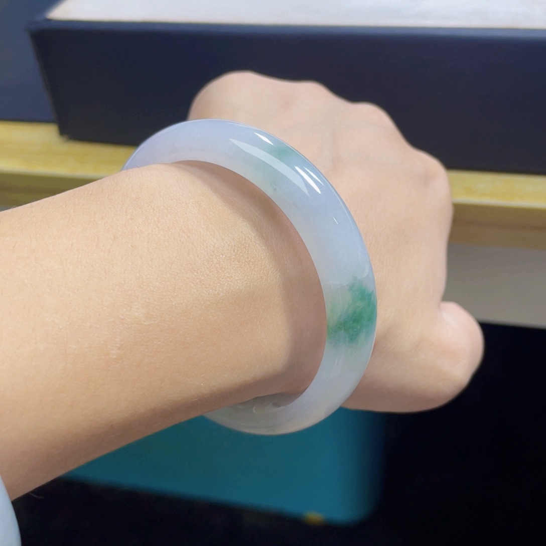 翡翠未镶嵌手镯55圈有纹裂不退换