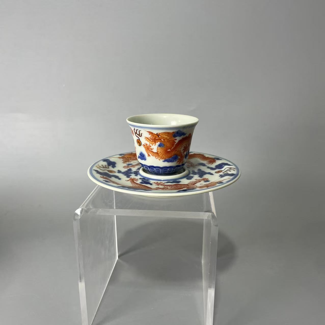 青花矾红龙纹杯碟一套