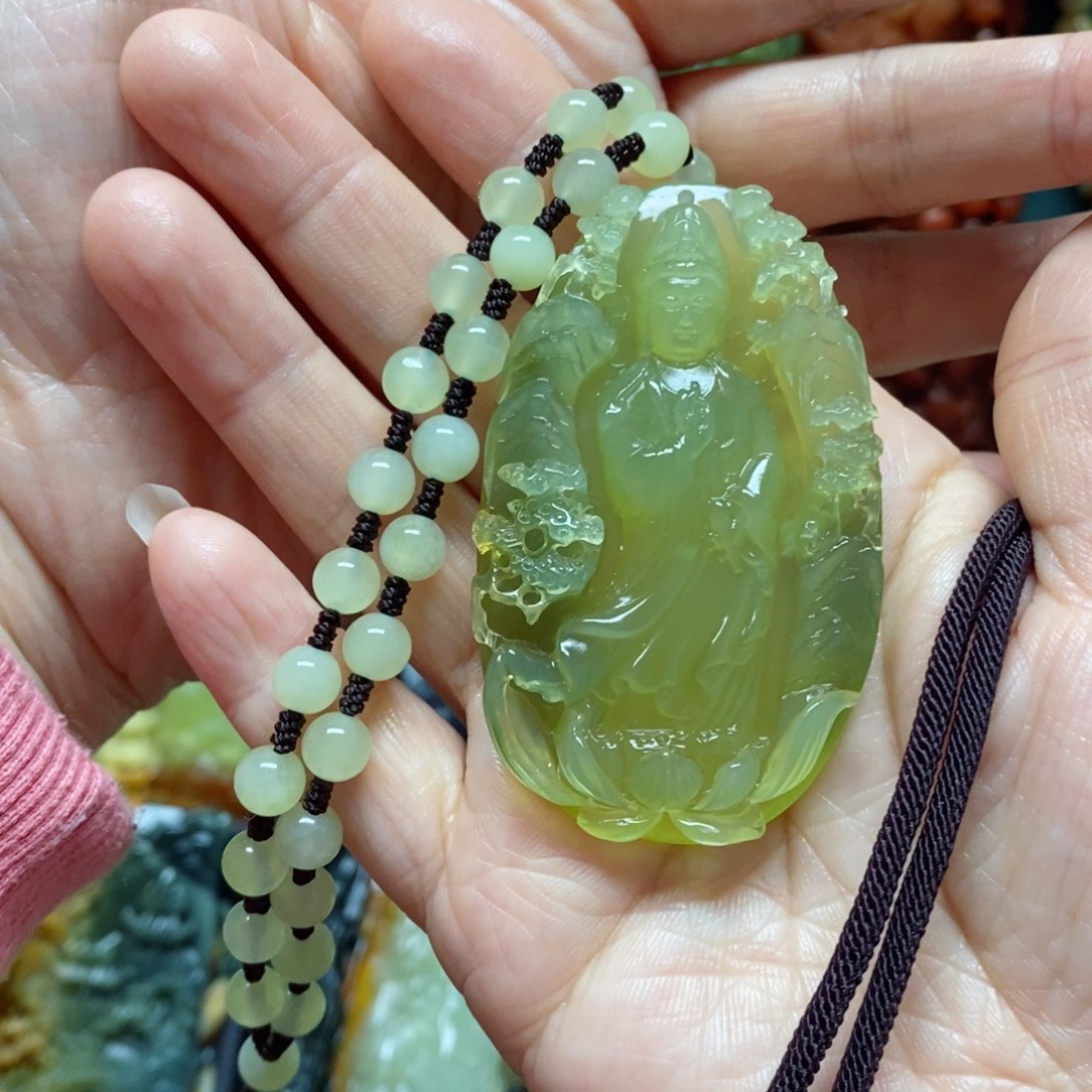 岫玉吊坠(赠链)未镶嵌飘*