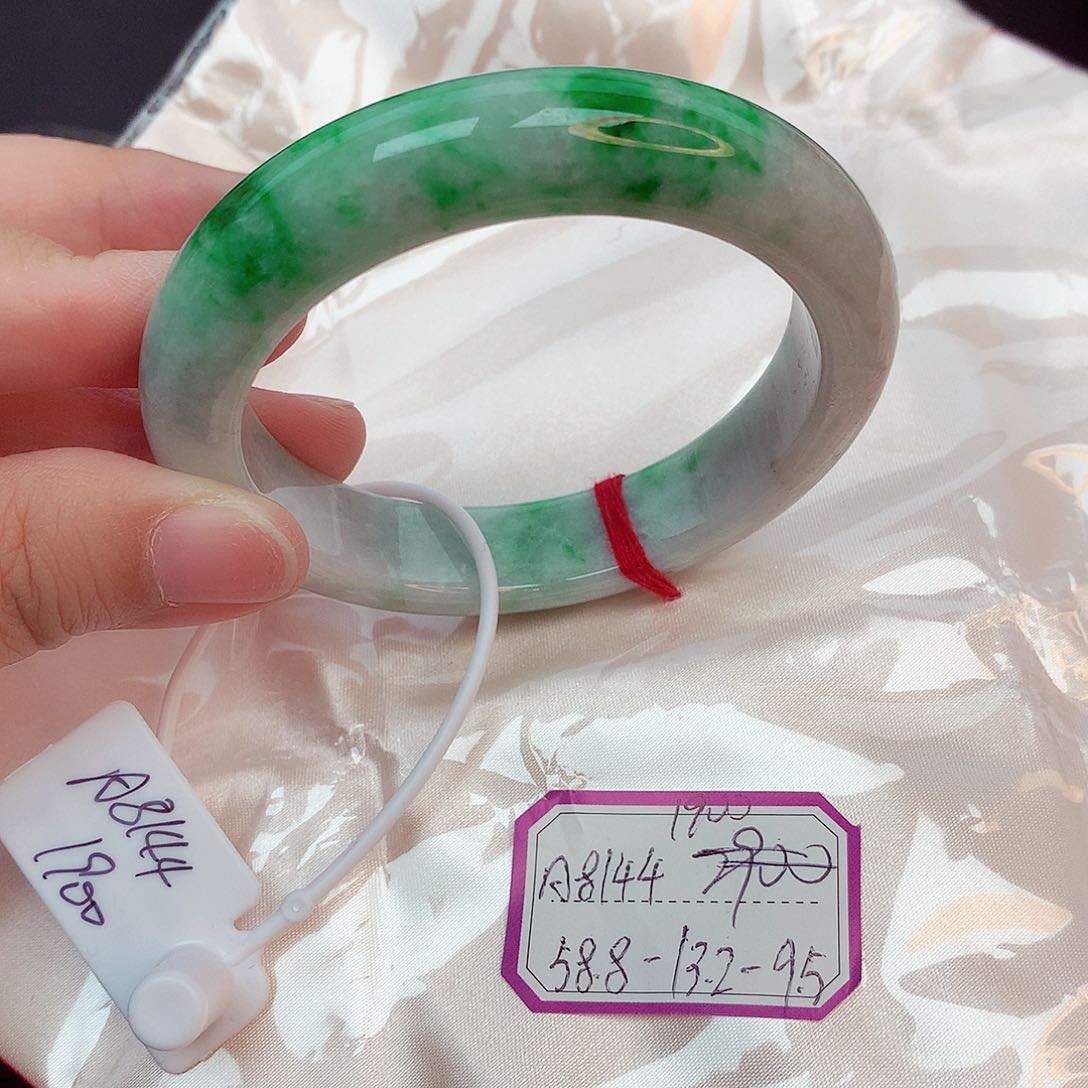 翡翠手镯未镶嵌天然缅甸翡翠A货