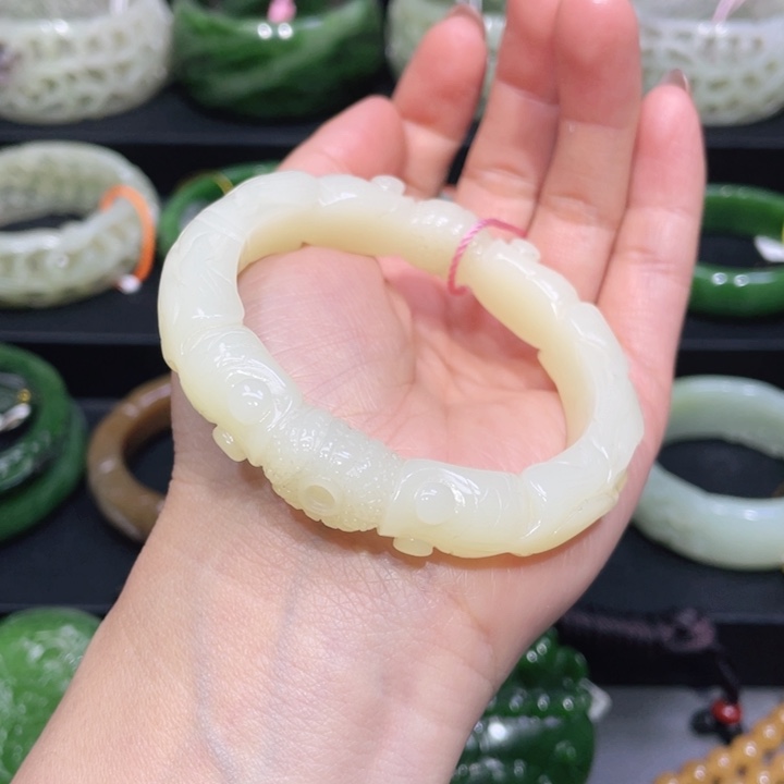 和田玉手镯54圈口 编号40未镶嵌