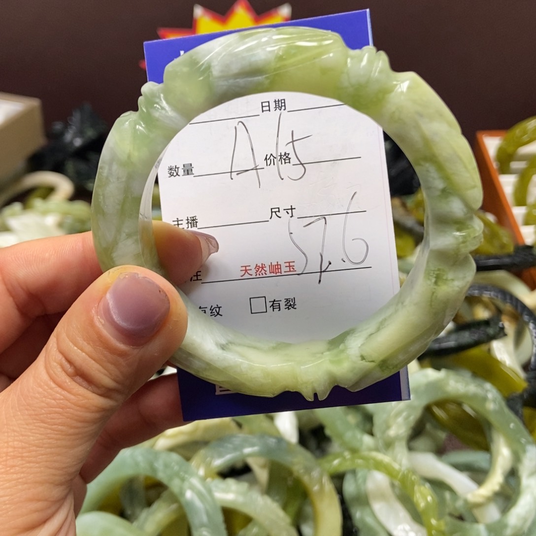 蛇纹石玉手镯未镶嵌