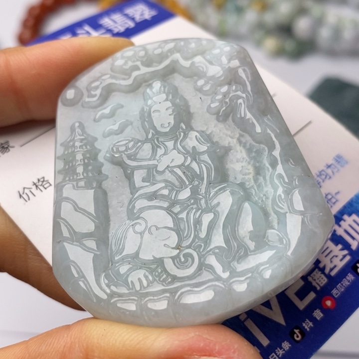 翡翠颈饰未镶嵌翡翠