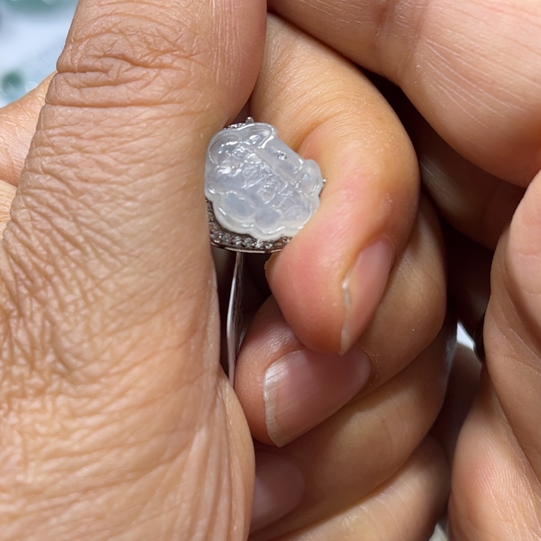 翡翠未镶嵌颈饰锁