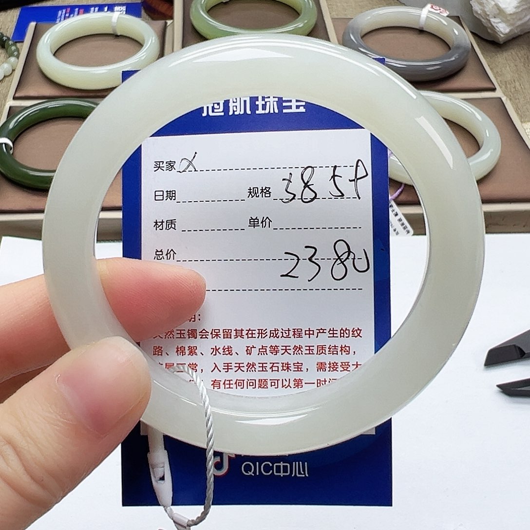 和田玉手镯未镶嵌