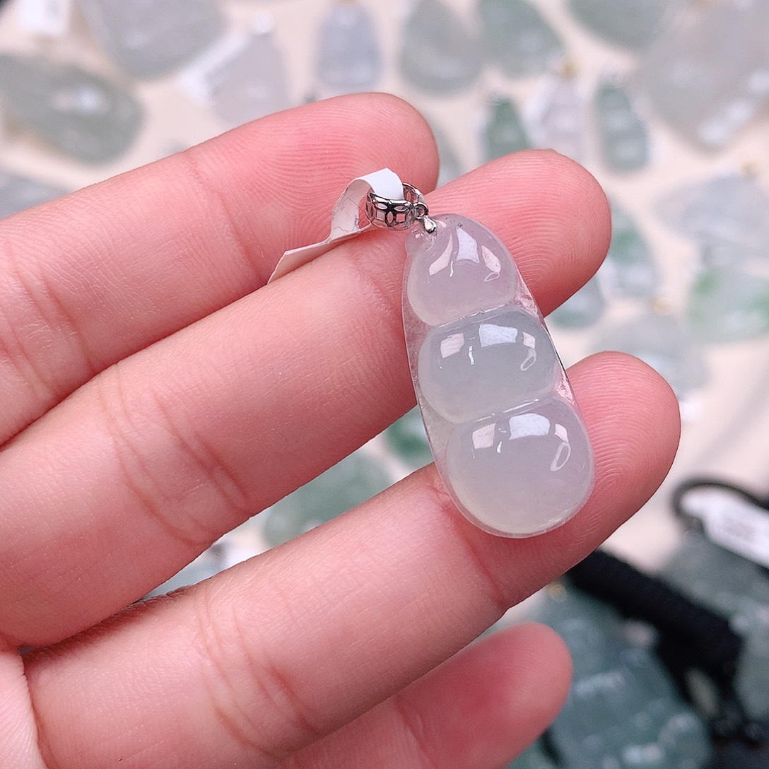 翡翠颈饰18K金镶嵌冰胶豆子