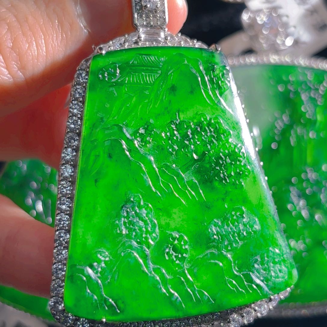 翡翠颈饰银S925镶嵌山水牌