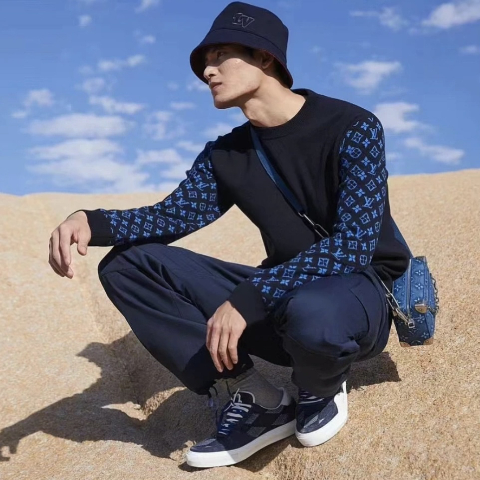 99新 LouisVuitton/路易威登 4433/monogram袖口满印logo撞色毛衣