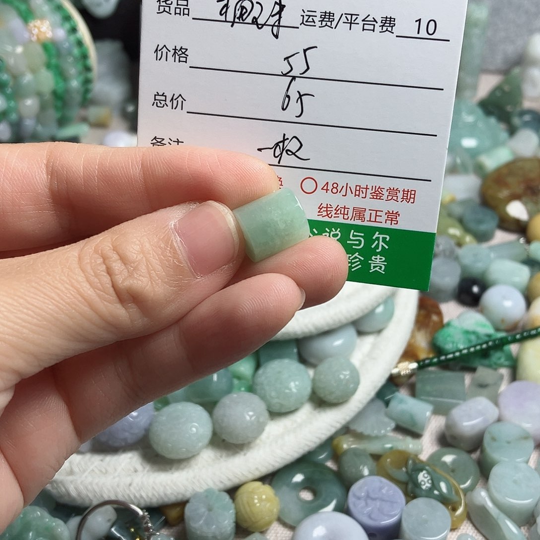 翡翠颈饰未镶嵌农***妹桶珠