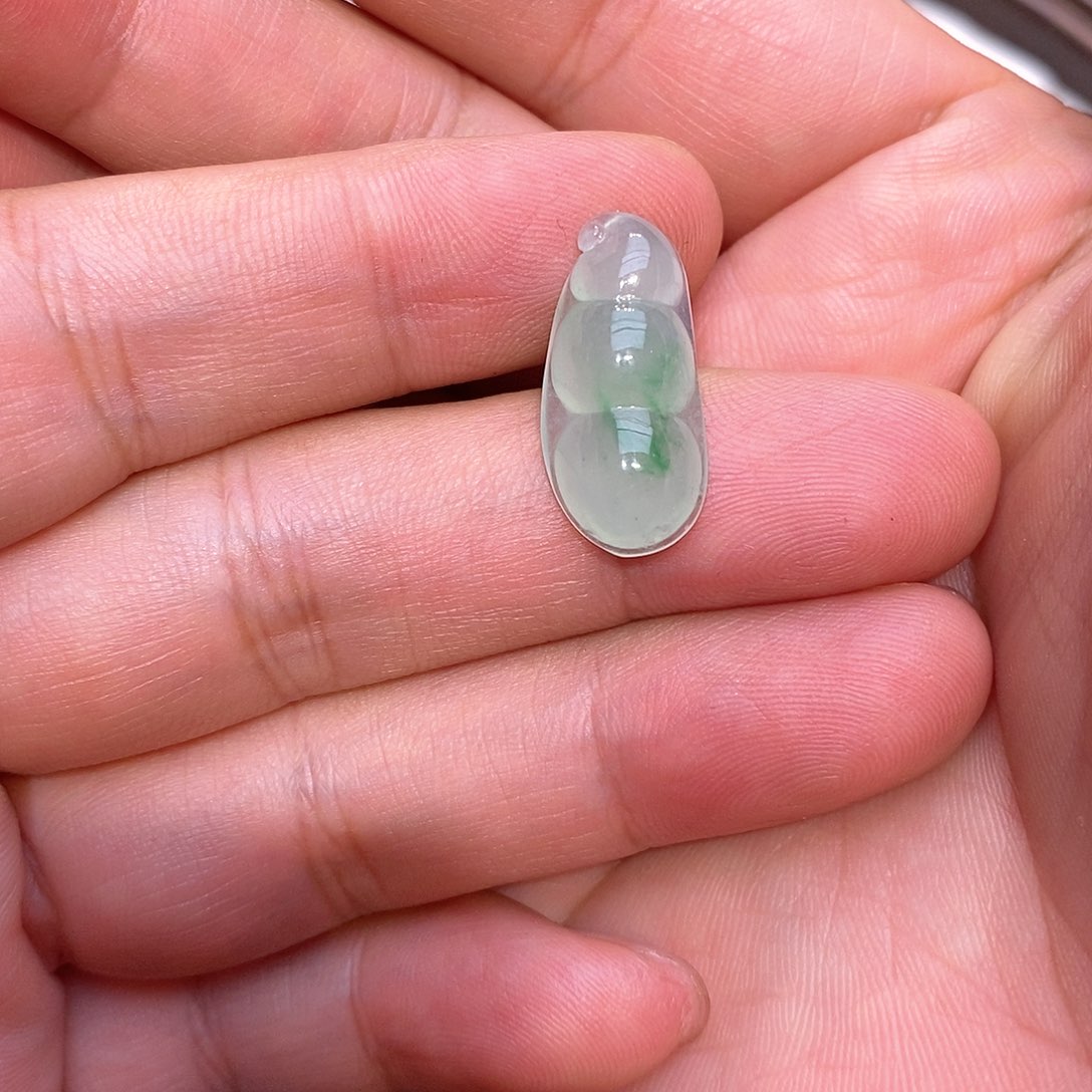 翡翠未镶嵌颈饰福豆