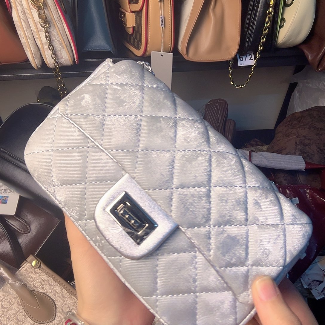 PVC牛皮（革）小金球斜挎