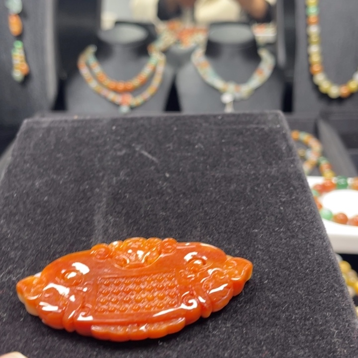 翡翠未镶嵌颈饰挂牌件