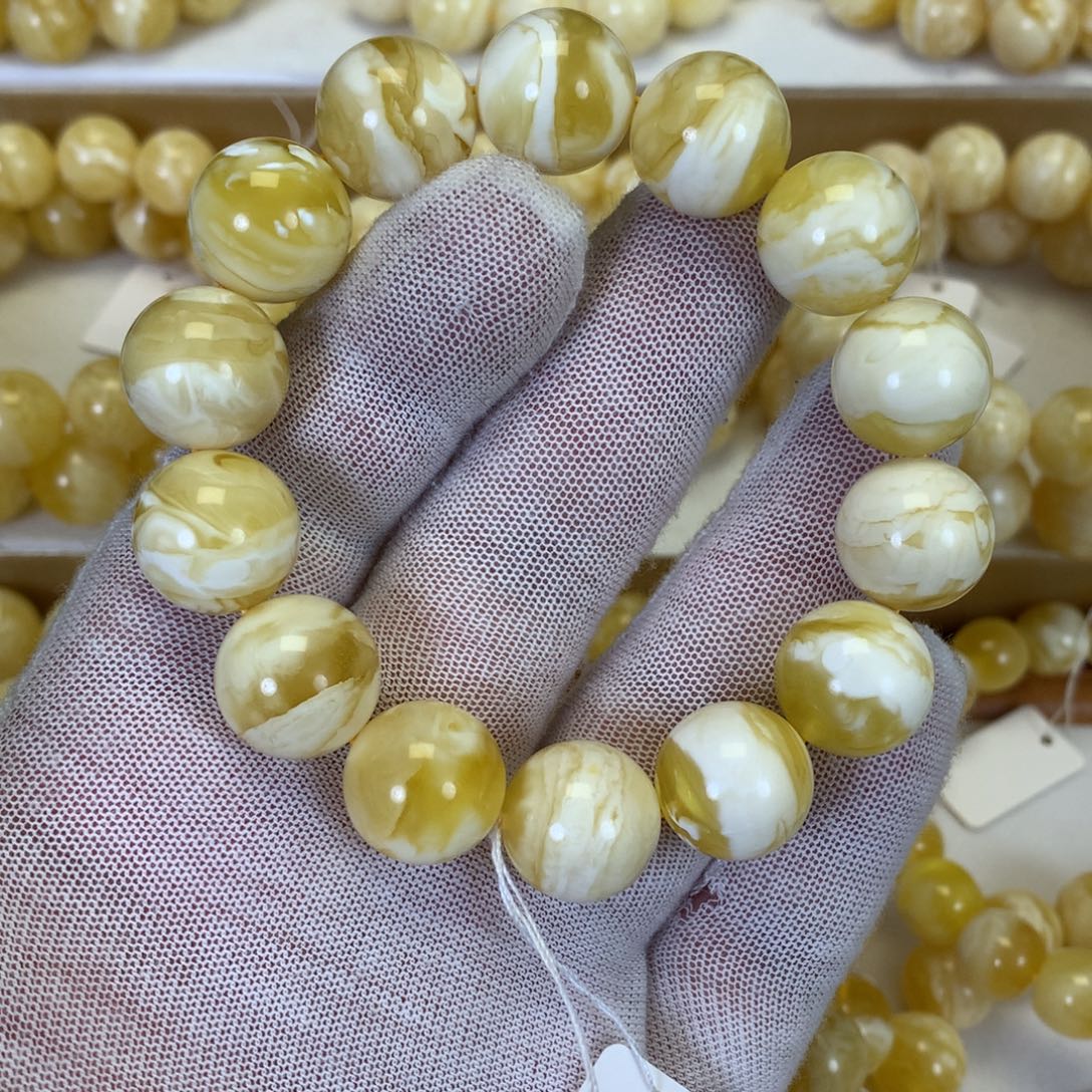 蜜蜡未镶嵌手串30.4克 15m 浓瓷白虎皮妖花