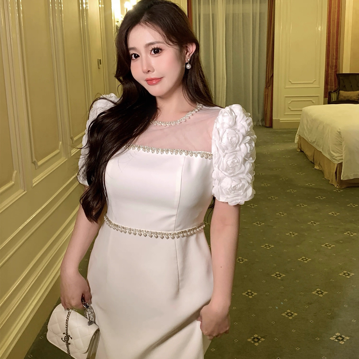 某富某婆礼服裙2023夏季新款清凉设计感圆领钉珠白色
