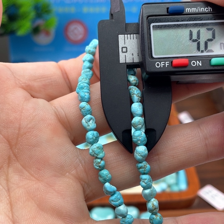 绿松石颈饰未镶嵌