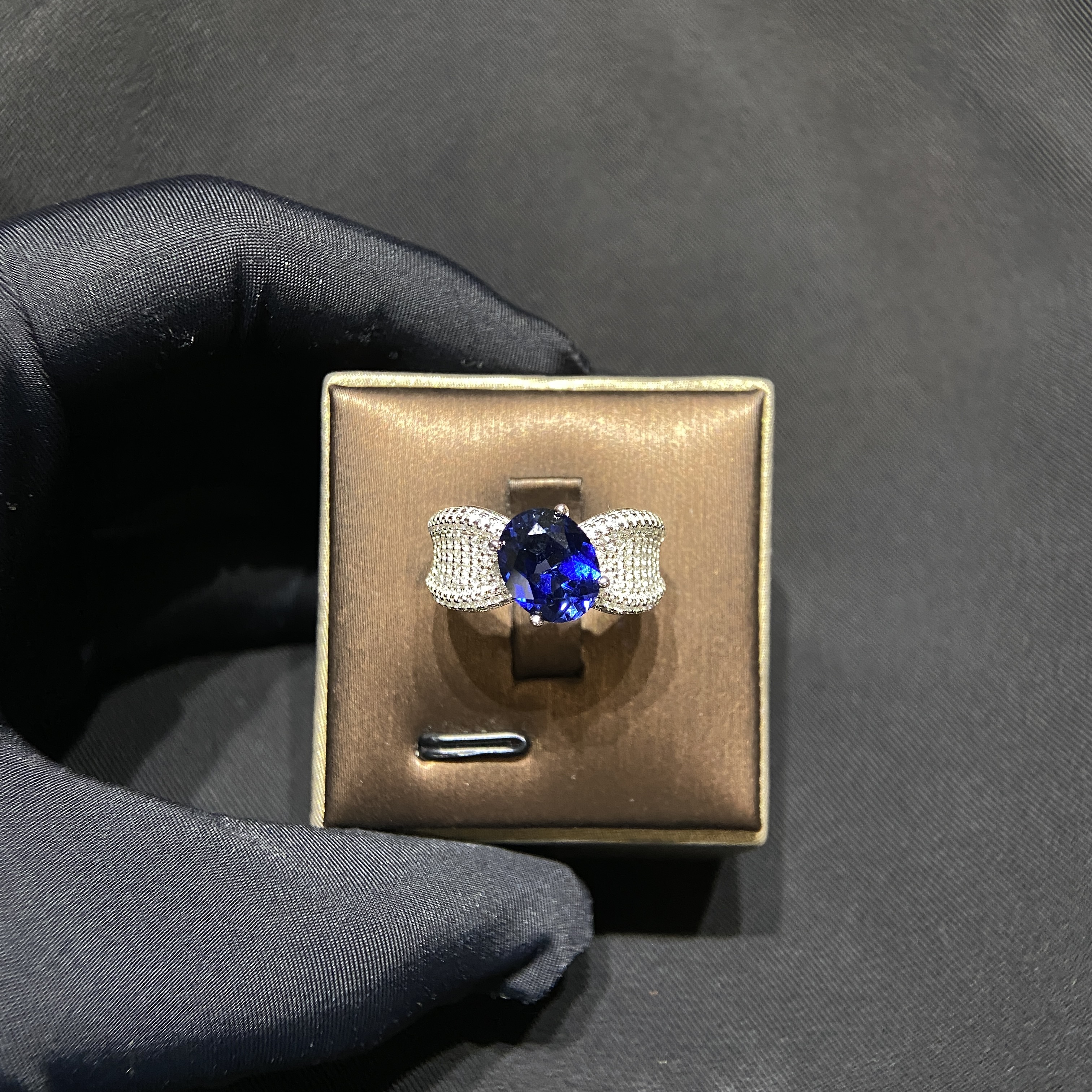 培育蓝宝石珍藏级皇家蓝精工银镀厚金戒指-2852