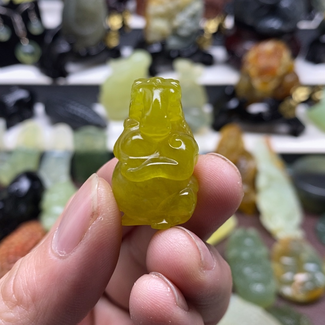 岫玉马吊坠未镶嵌