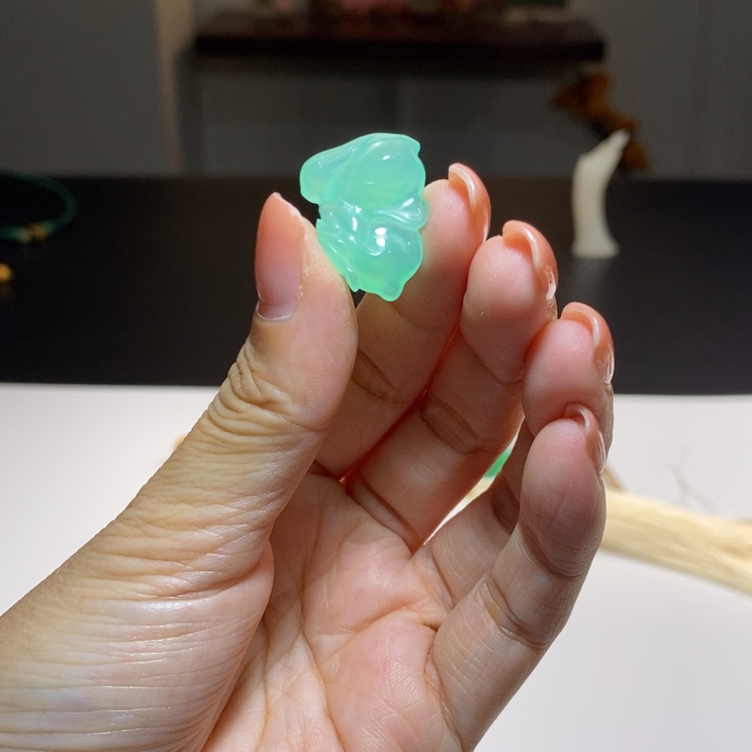 1***姐石英质玉（缅黄）未镶嵌颈饰