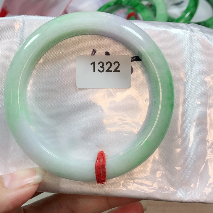 翡翠手镯未镶嵌天然翡翠手镯56.5