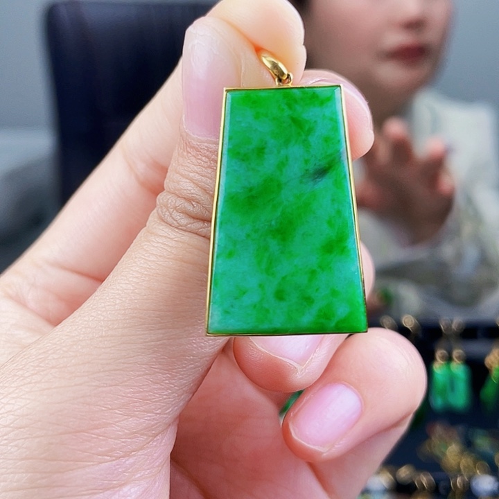 翡翠颈饰18K金镶嵌饰品