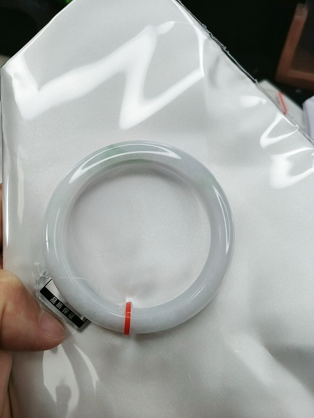 平安镯58.7圈口，糯化种白底飘绿，天然缅甸翡翠手镯A货