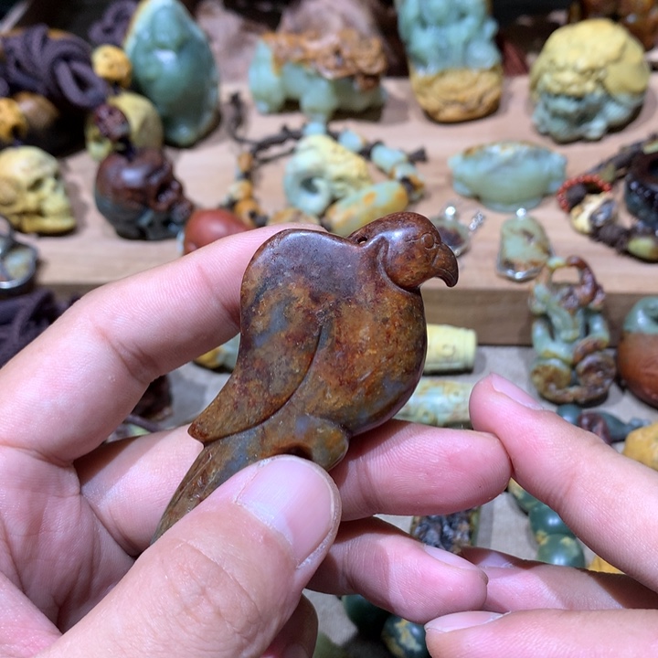 未镶嵌岫岩河磨玉（透闪石质玉）挂件