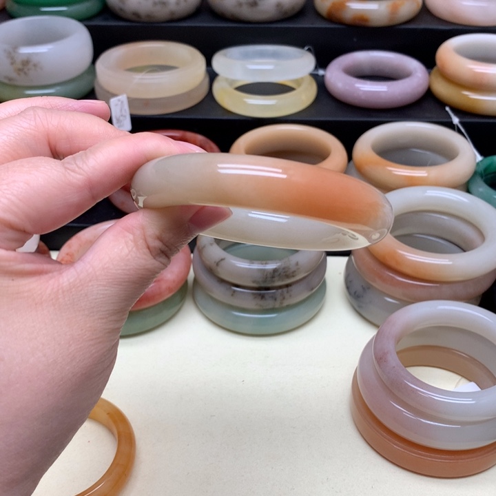 石英质玉手镯未镶嵌语*?