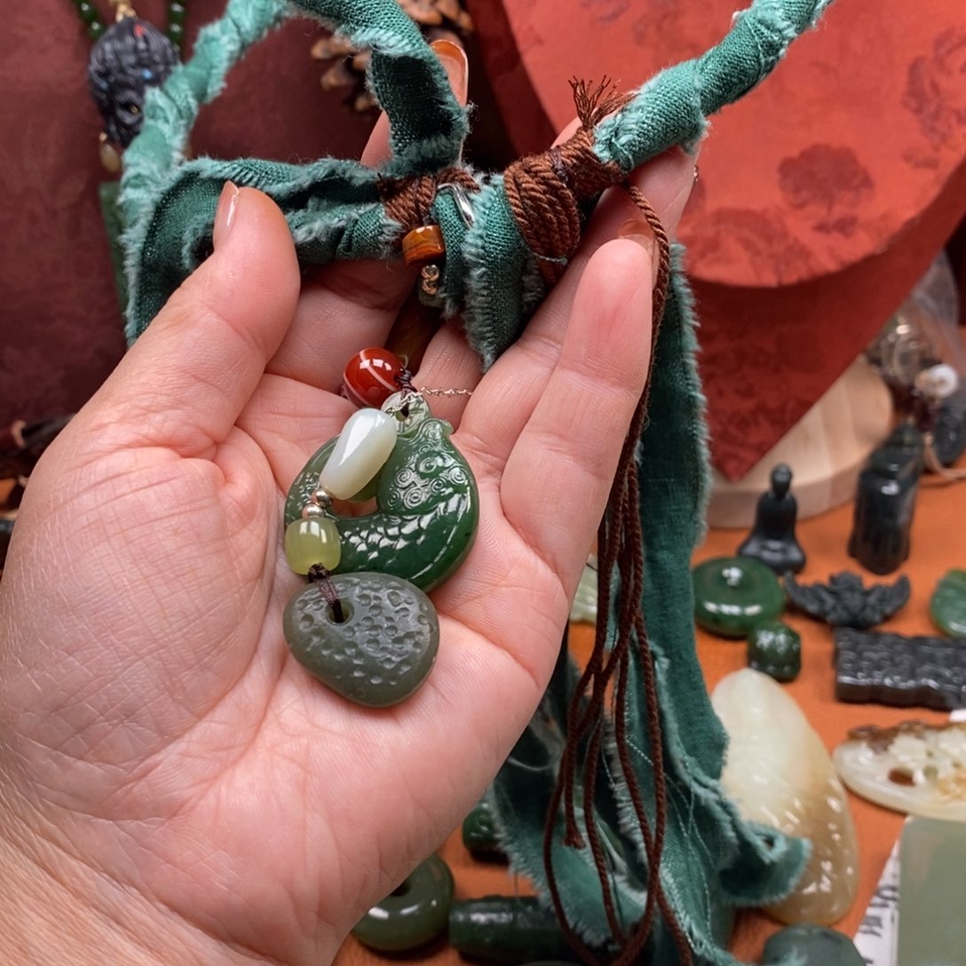 和田玉未镶嵌颈饰