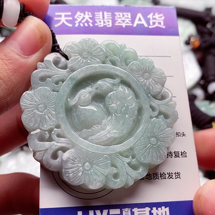 翡翠挂件未镶嵌翡翠