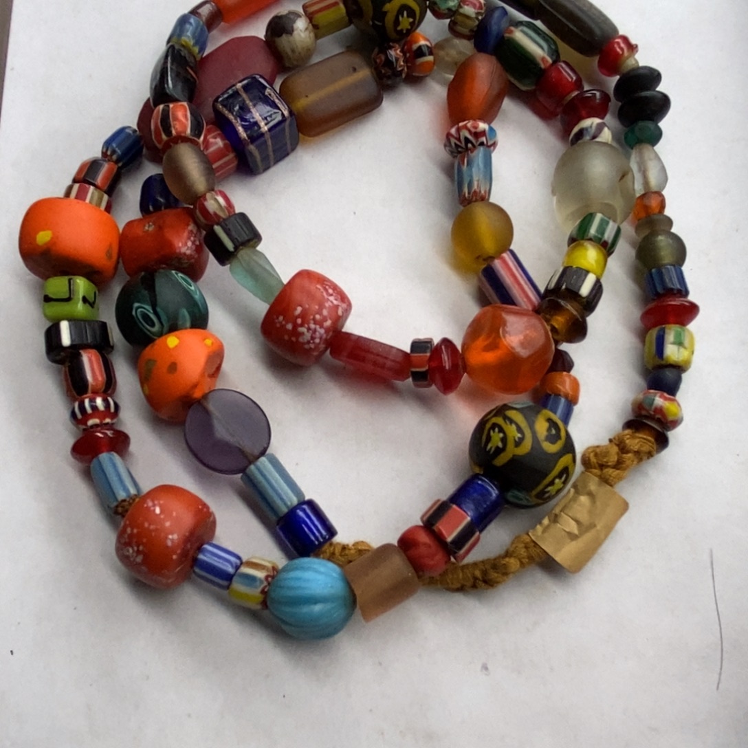 颈饰琉璃尼泊尔大老多宝 