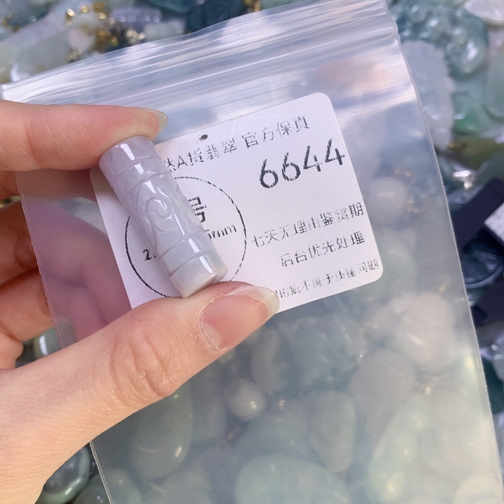 翡翠颈饰9K金镶嵌翡翠