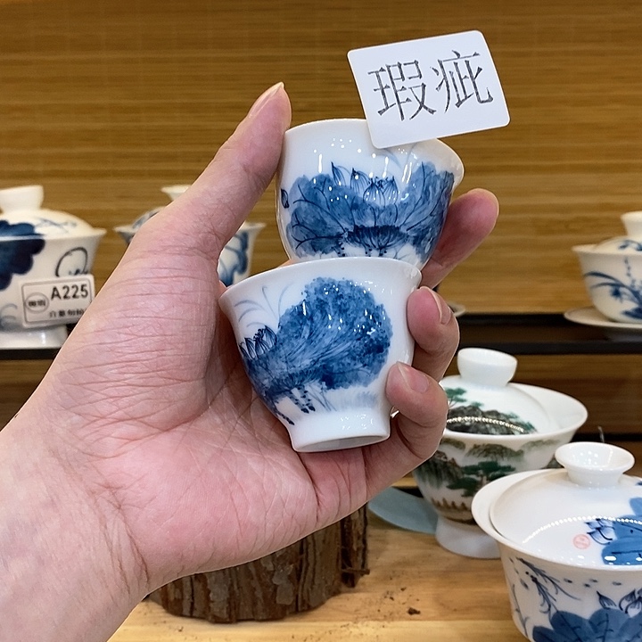 手绘荷花杯子2个装釉下彩微瑕款