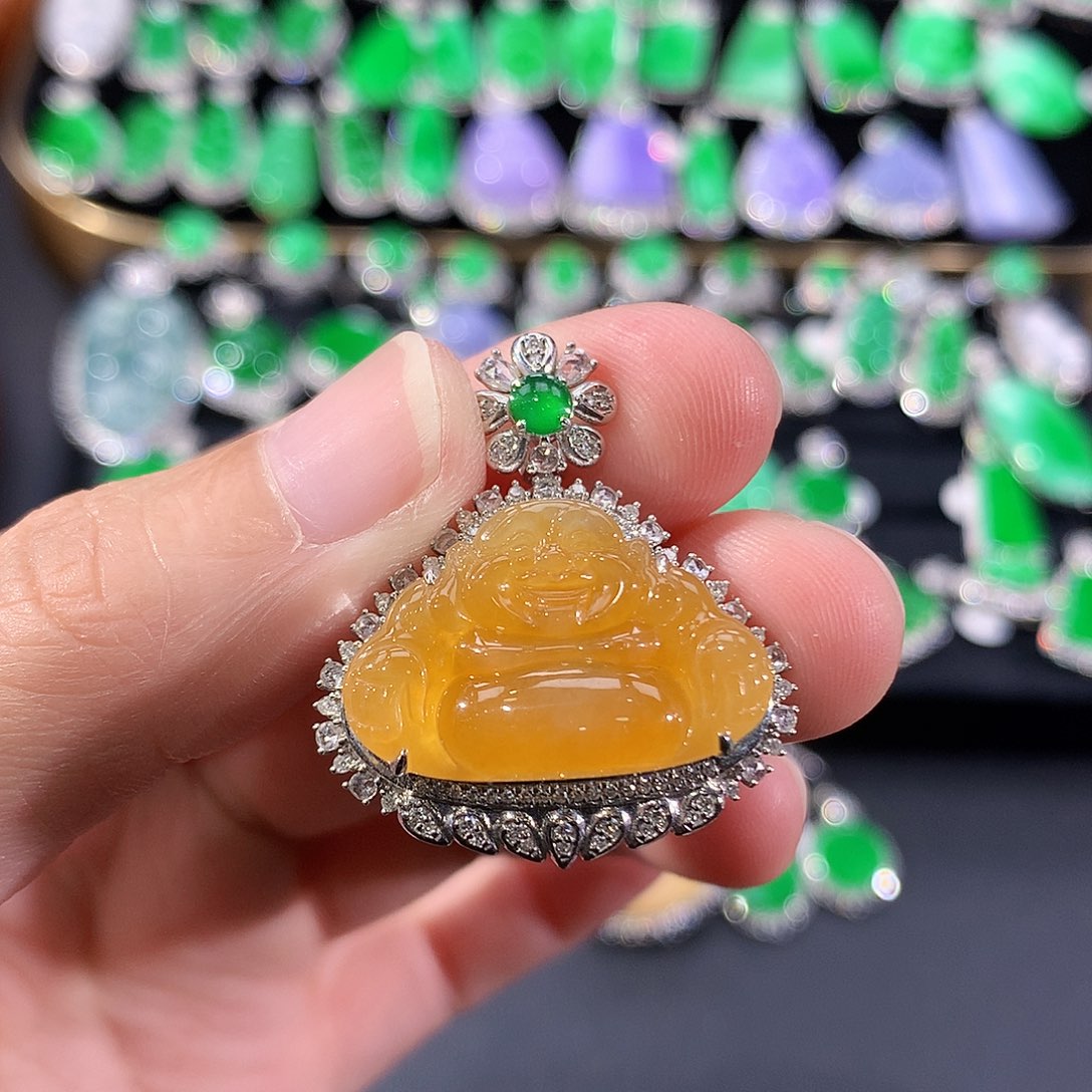 翡翠18K金镶嵌颈饰