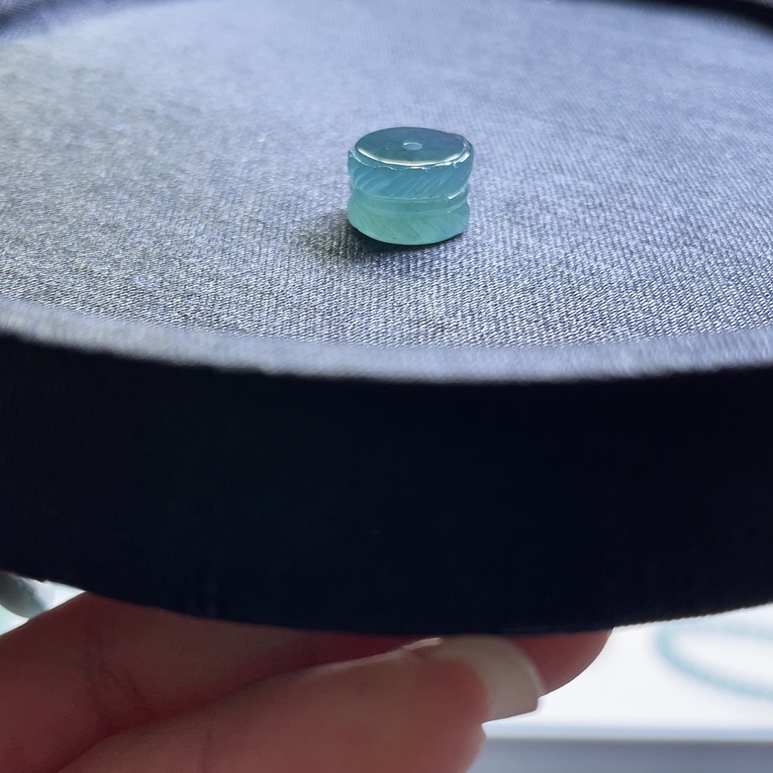 翡翠散珠卡7*10羽毛桶珠单个