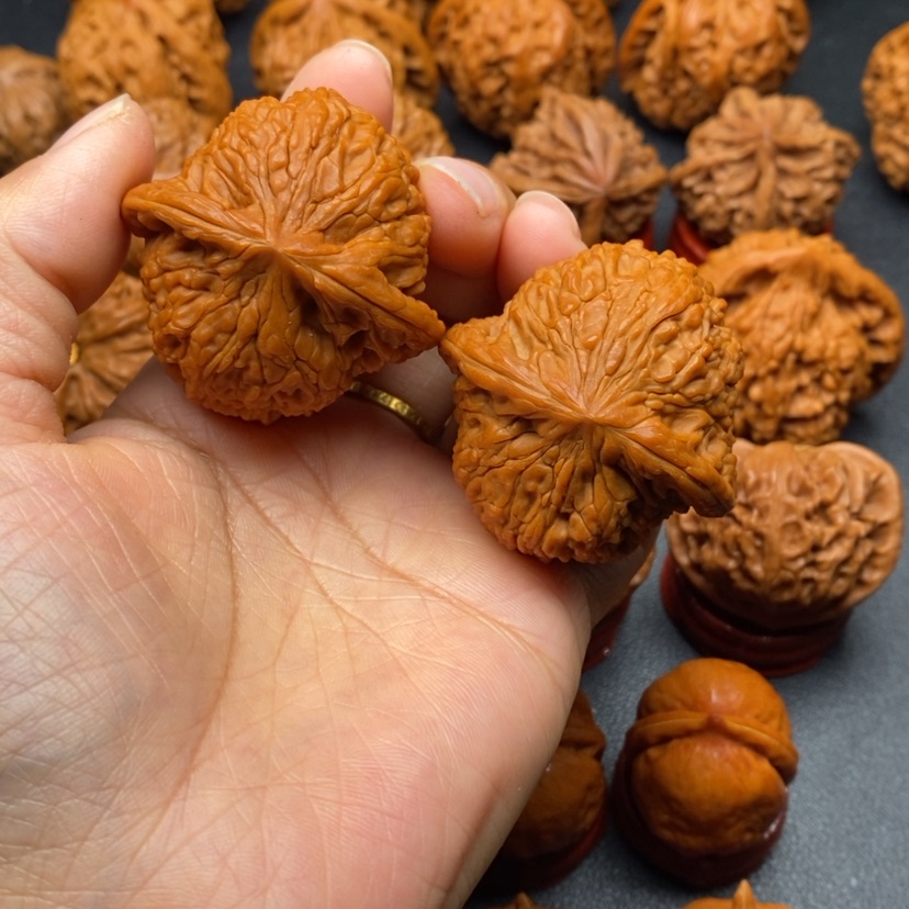 【闪购商品】文玩核桃把件43绣球