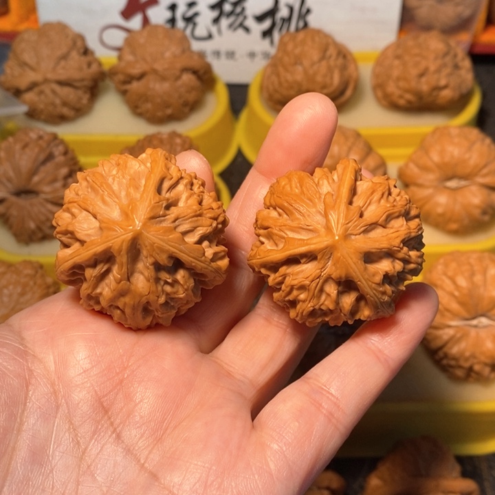 文玩核桃把件三棱 天然 3839