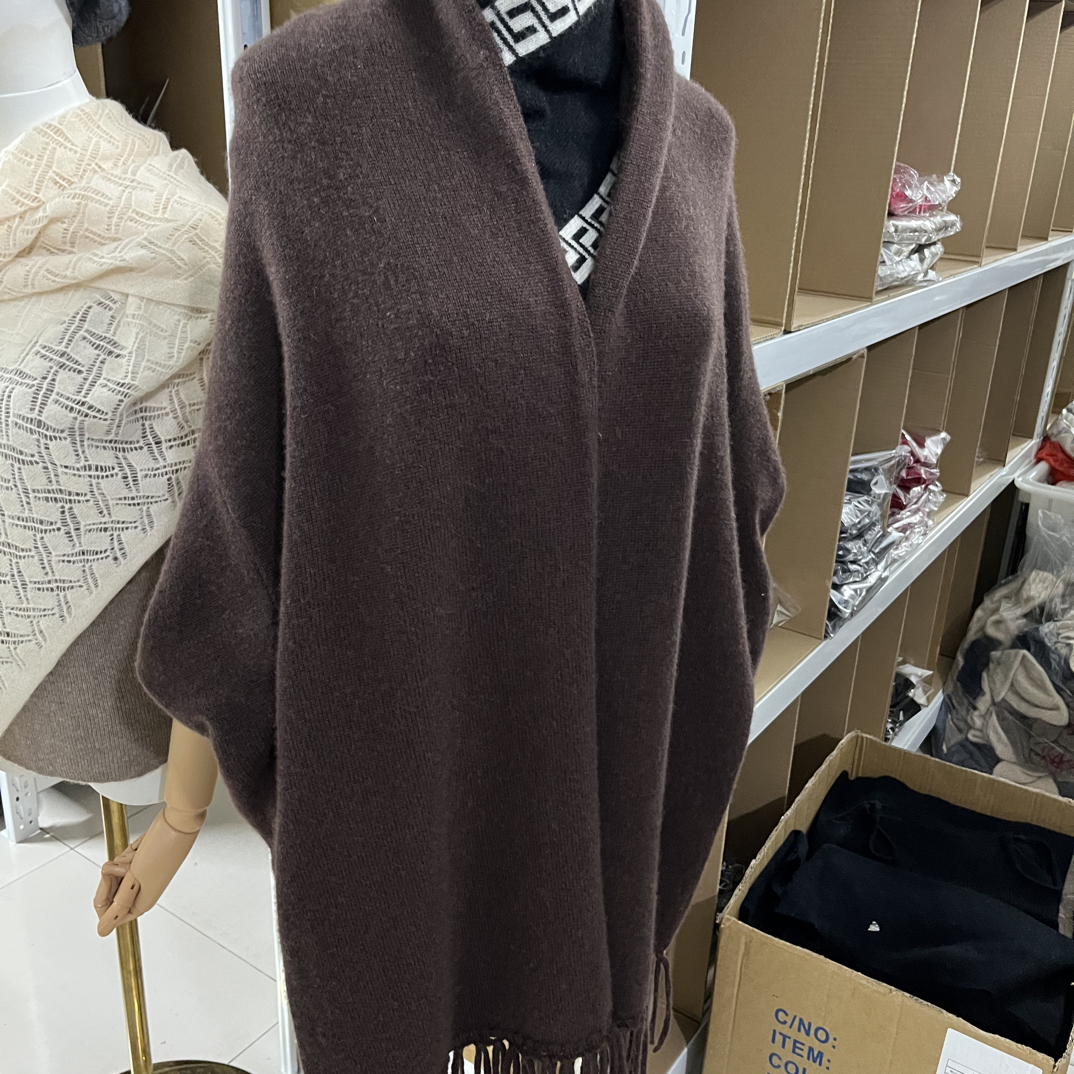 秋季女士羊绒厚款手工流苏纯色极简风针织大披肩保暖百搭时尚长款