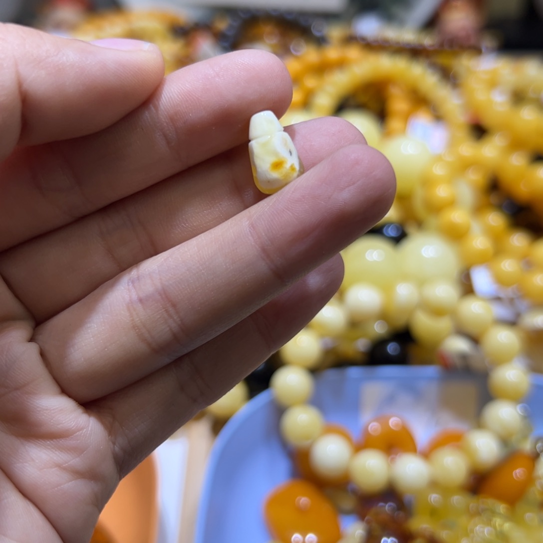 琥珀珠宝奇石未镶嵌