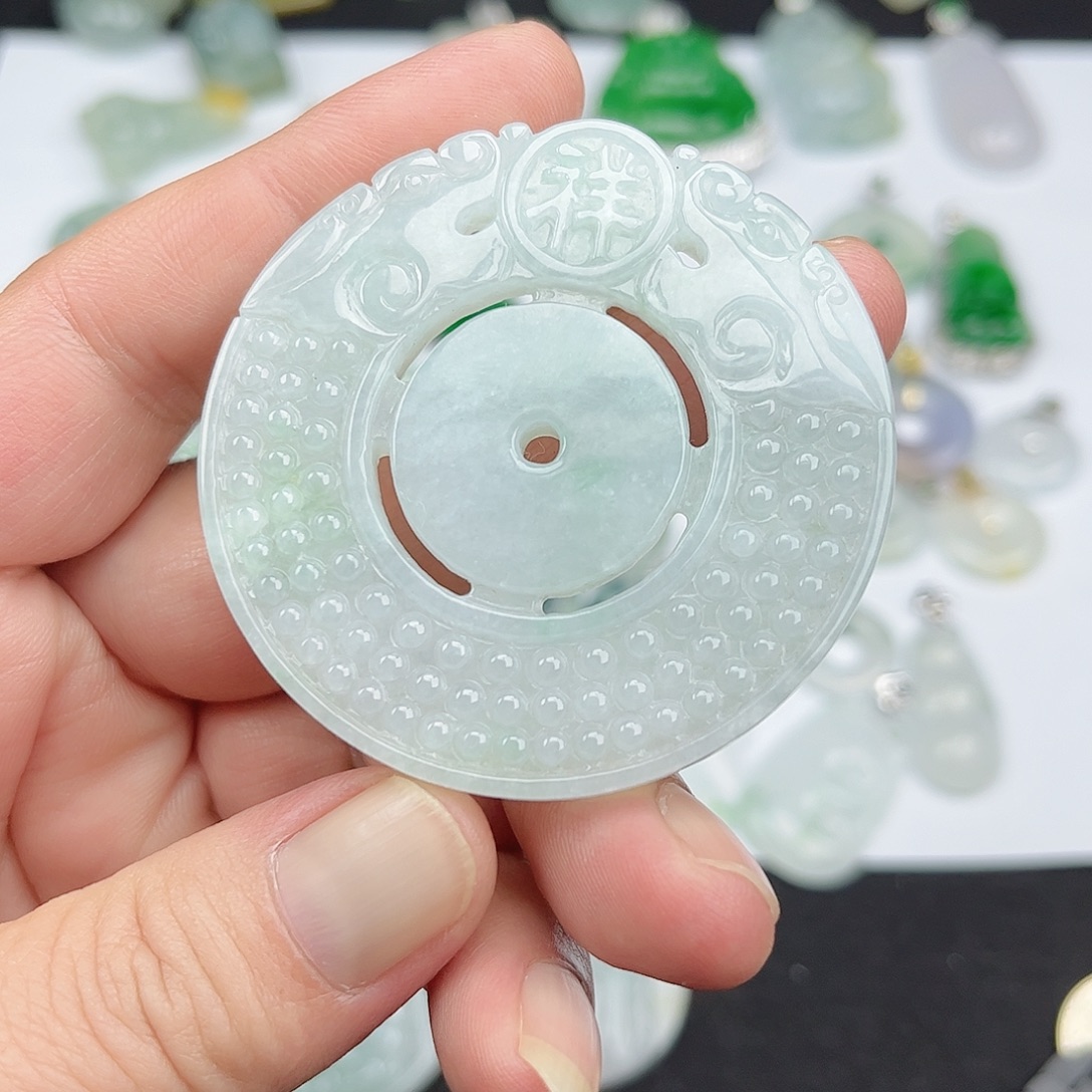 翡翠未镶嵌颈饰吉祥平安