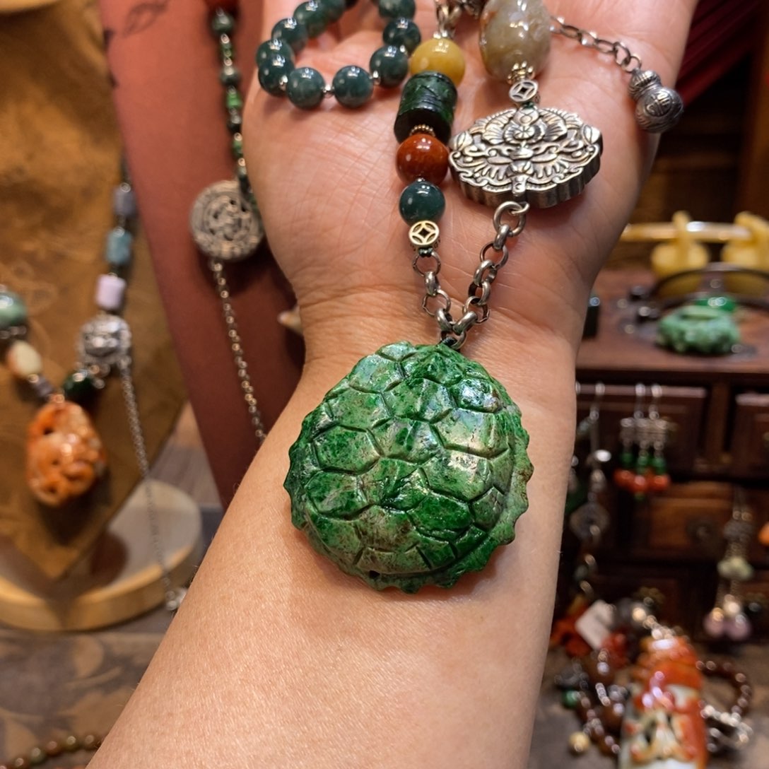 翡翠吊坠(赠链)未镶嵌