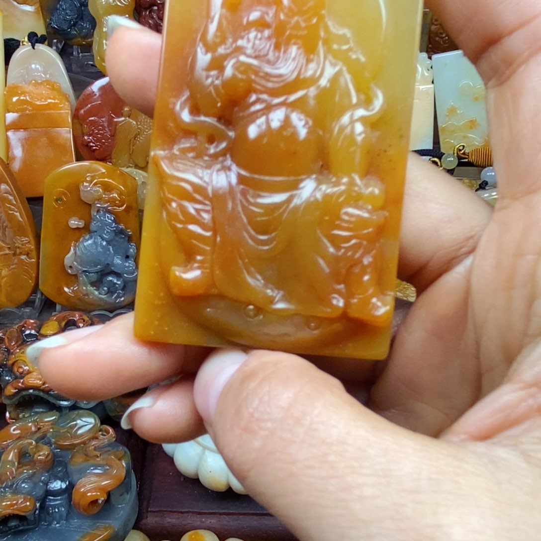 石英质玉（黄龙玉）颈饰未镶嵌