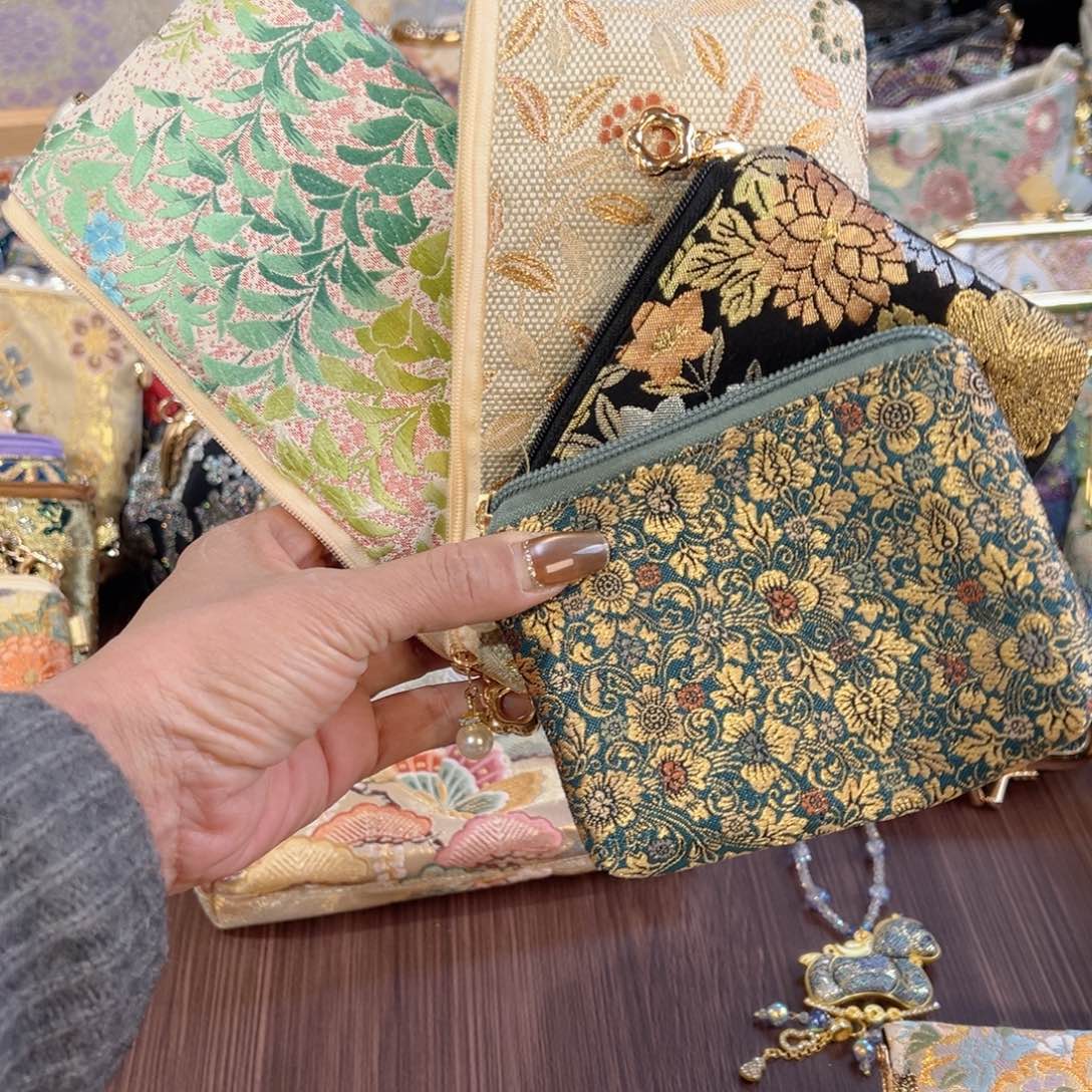 燕***子蚕丝福利零钱包➕现金包