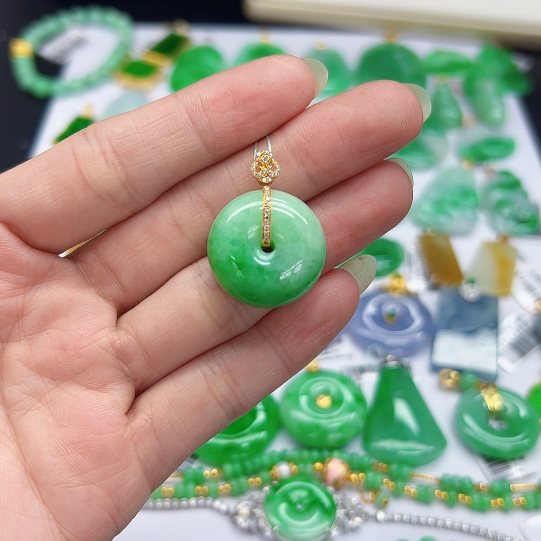 翡翠颈饰18K金镶嵌天然缅料A货一件