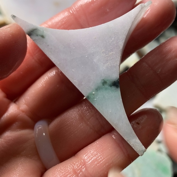 翡翠颈饰未镶嵌天然翡翠