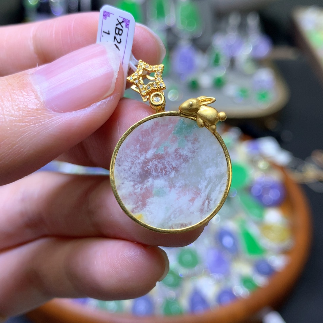 【闪购商品】翡翠颈饰18K金镶嵌翡翠吊坠项链