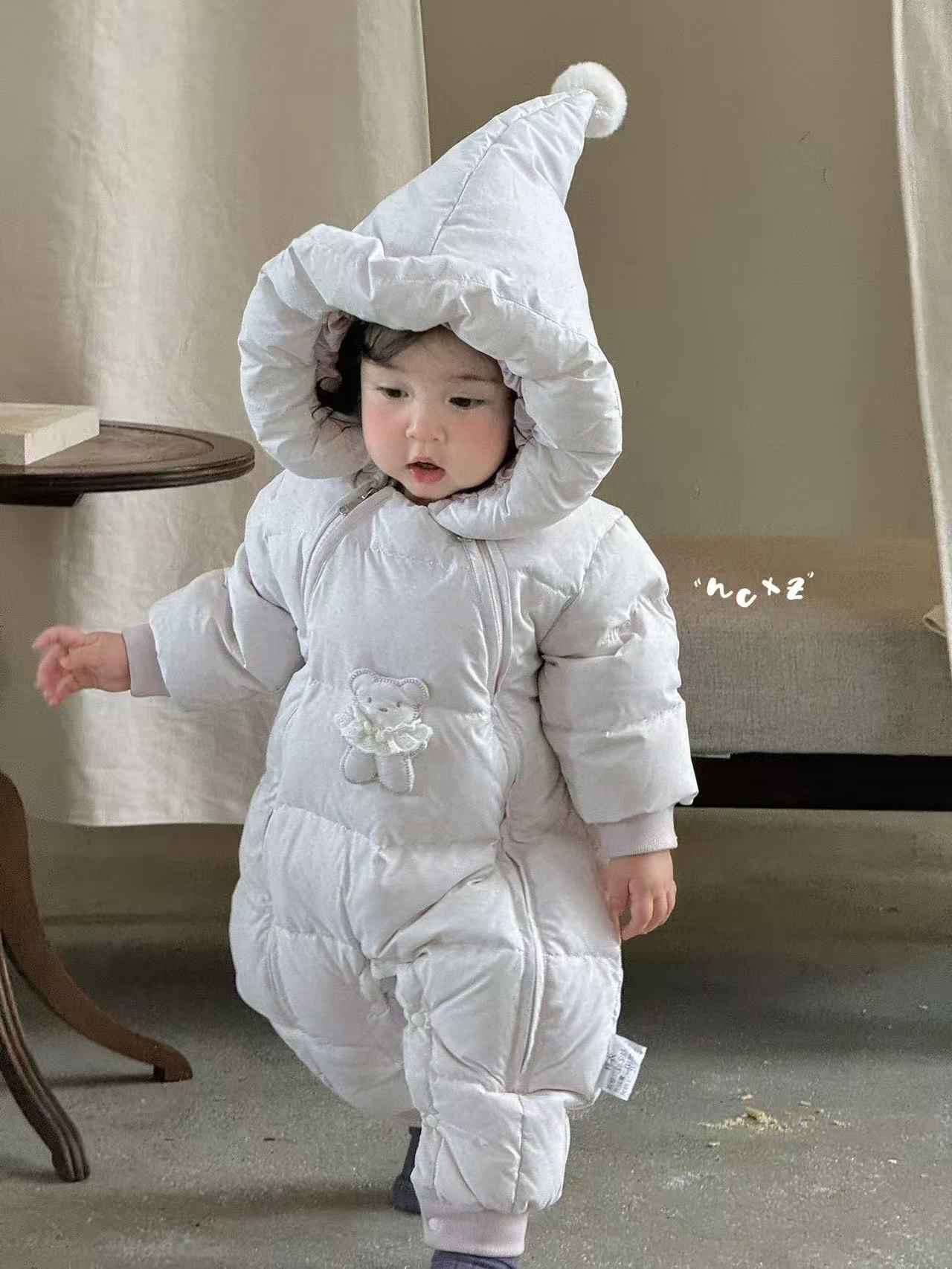 婴儿羽绒服90白鸭绒连体衣洋气公主可爱冬季外出服5022