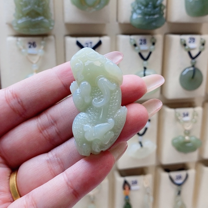 *****和田玉未镶嵌颈饰